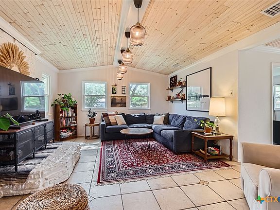 5th image of 227 Crest Circle Dr