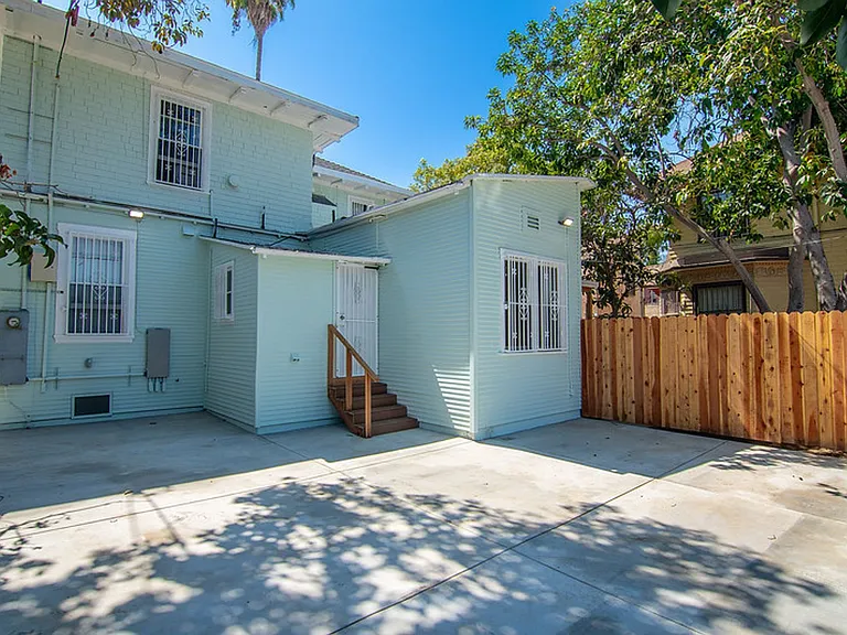 1017 S Burlington Ave — Photo 5