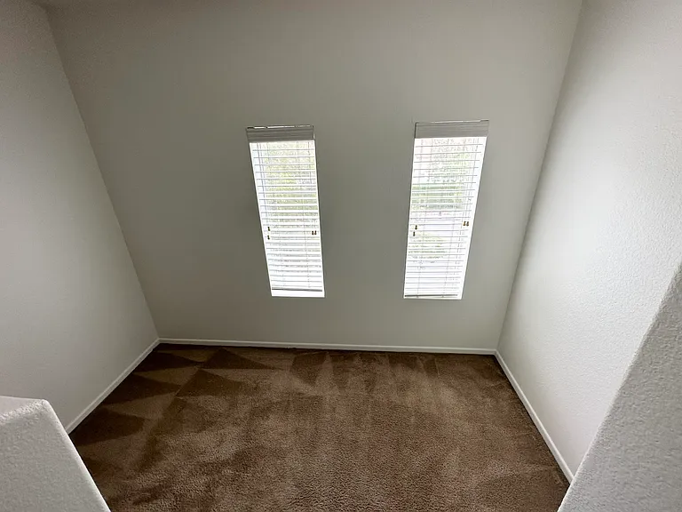 1115 Armstrong Dr — Photo 4