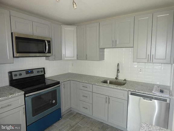 3rd image of 13 Avon Dr