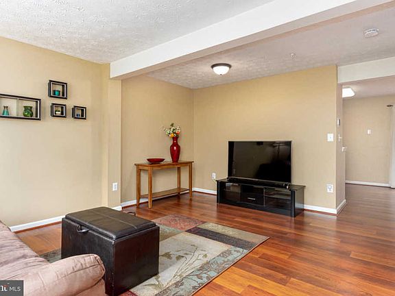 5th image of 224 Foxmanor Ln