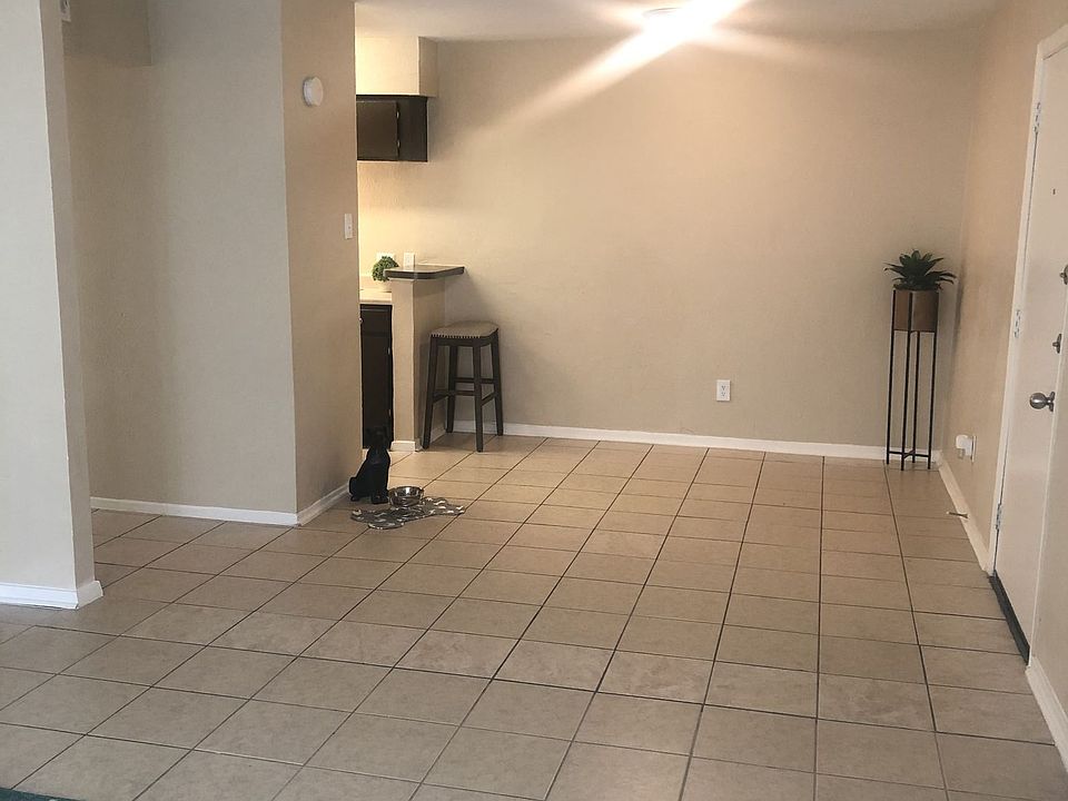 Estrella at Broadmoor Apartments | Fort Worth