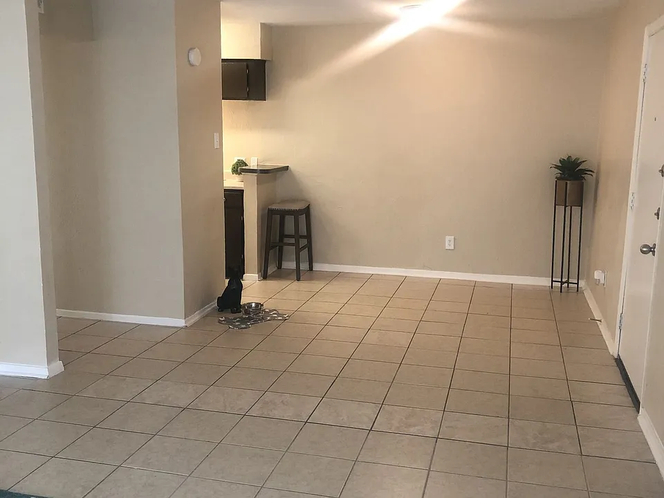 Estrella at Broadmoor Apartments | Fort Worth