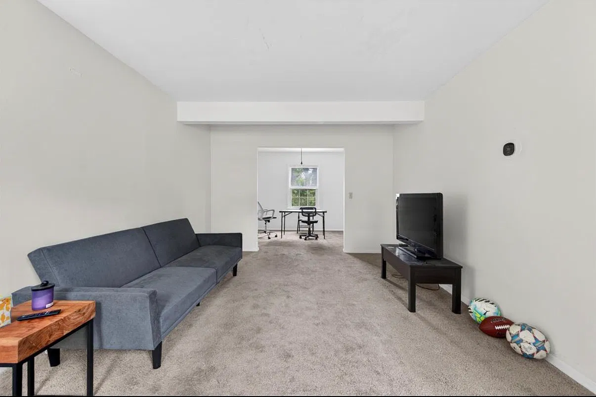 4 bed, 2.5 bath, 1672 sqft, $2,400 — Photo 1