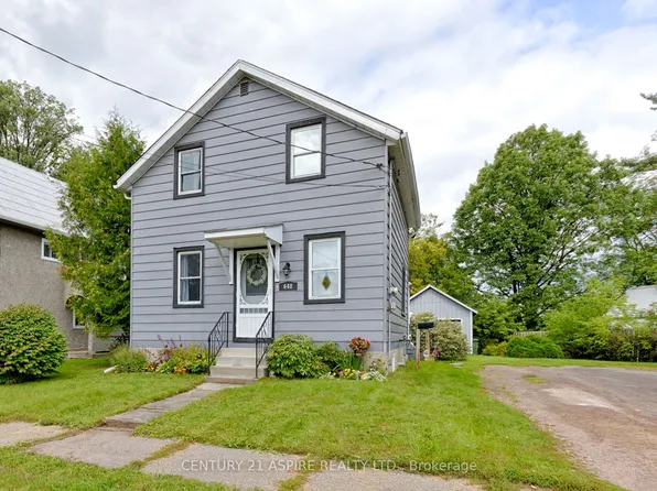 648 Moffat St, Pembroke, ON K8A 3Y1