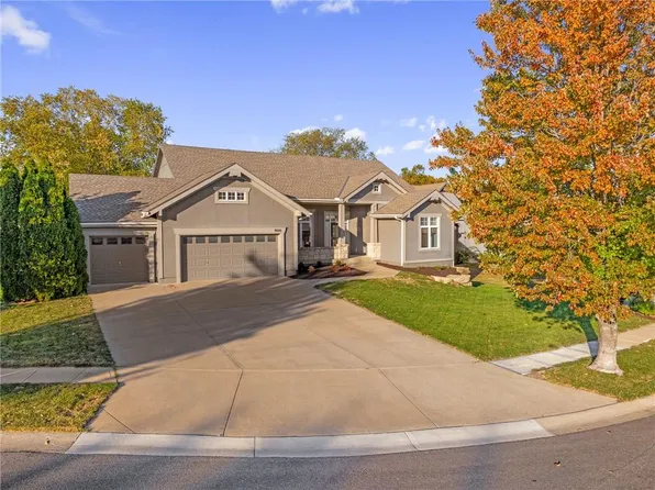 8616 Baska Ct, Lenexa, KS 66219