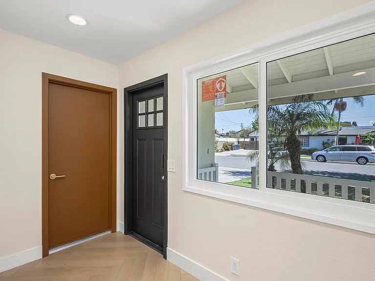 9433 Geranium Cir — Photo 32