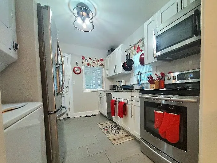 3 bed, 1300 sqft, $1,950 — Photo 4