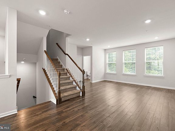 4th image of 373 Dawson Pl