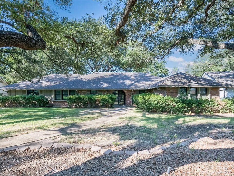 1st image of 5619 Lake Jackson Dr