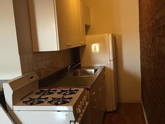 3rd image of 164 E 107th St APT 3A