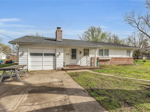 615 E Grant St, Ottawa, KS 66067