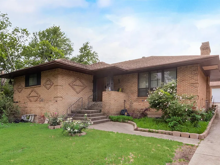 821 N Hampton Rd — Photo 1