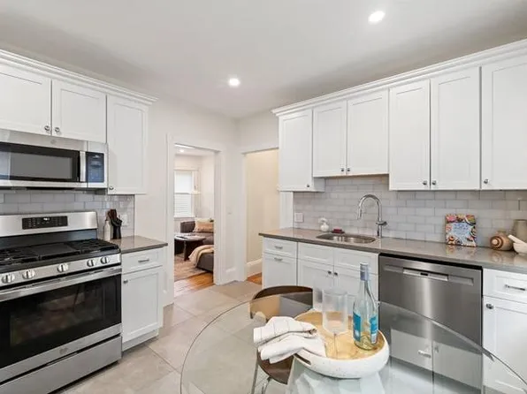 17 Belmont St #1, Somerville, MA 02143