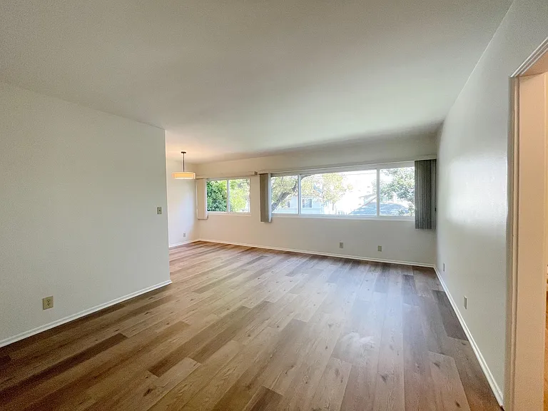 241 S Oakland Ave #7 — Photo 3