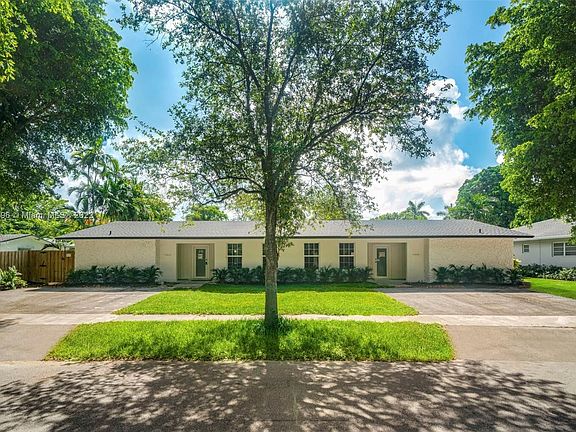 4th image of 10621 SW 77th Ct #10621