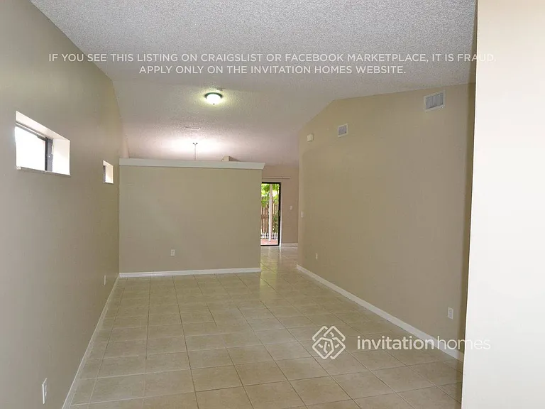 10215 NW 126th St — Photo 2