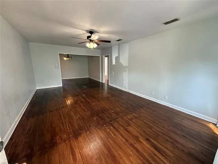 822 E Warren Ave — Photo 2