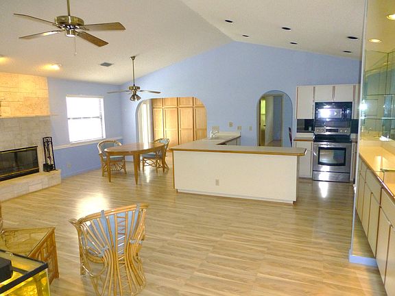 Kitchen/Family/DineIn 