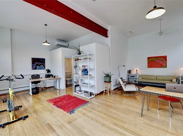 261 Knight St #C, Providence, RI 02909