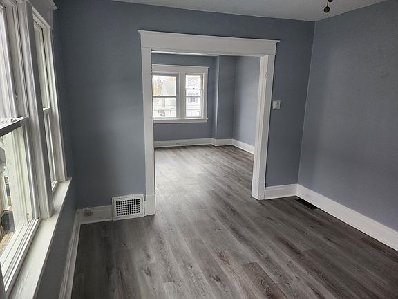3rd image of 298 Fenton St