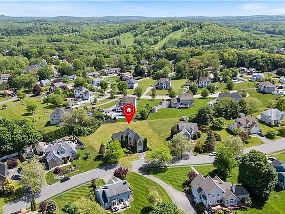 3rd image of 10 Valley View Farm Rd