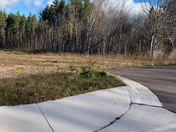 11 Dolomite Dr, Hancock, MI 49930