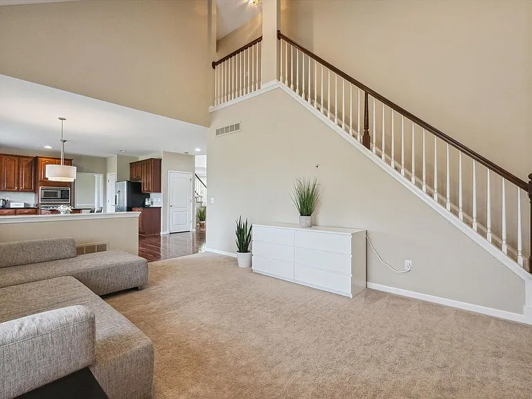 24323 Bellingham Dr — Photo 27