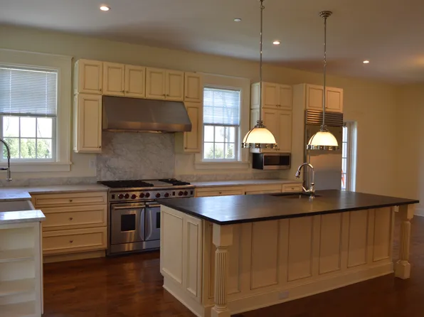 5020 Grosvenor Avenue image 2 of 8