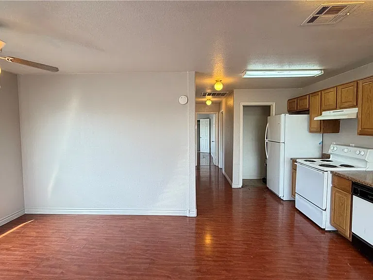 2001 Winwood St #201C — Photo 7