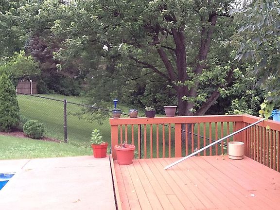 4th image of 2710 Bluffwood Dr W