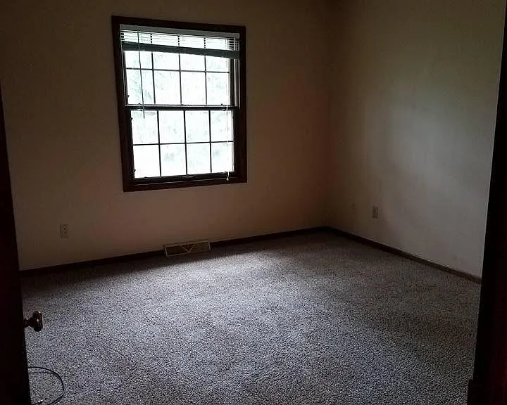 713 Lakeview Dr — Photo 7
