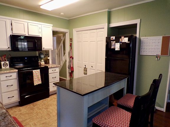 5th image of 209 E Wheat St