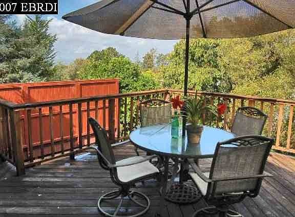 Deck overlooking the yard!
