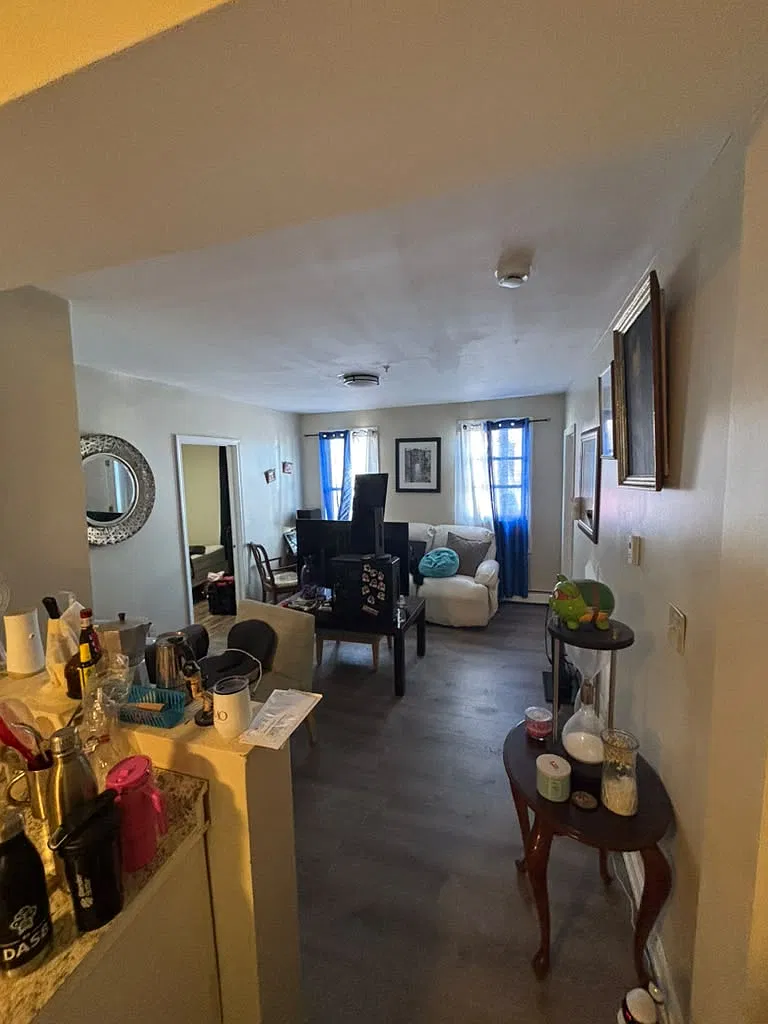 4 bed, 1000 sqft, $2,600 — Photo 2