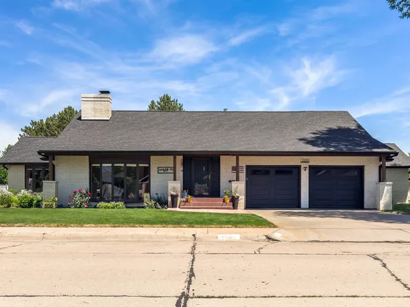 2121 CEDARBERRY RD, North Platte, NE 69101