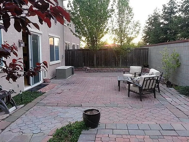 21 Anjou Cir — Photo 30