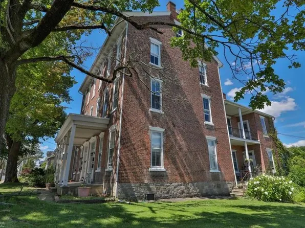 203 W Main St Floor 2, Emmaus, PA 18049