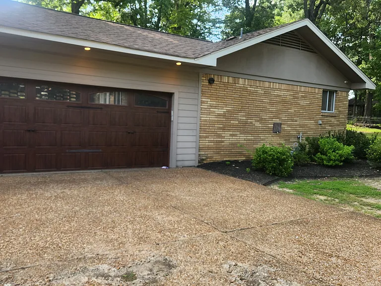 5961 Lynnbrier Ave — Photo 2