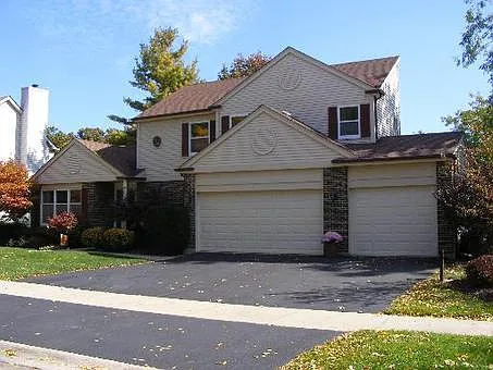 916 Interlaken Dr photo 1