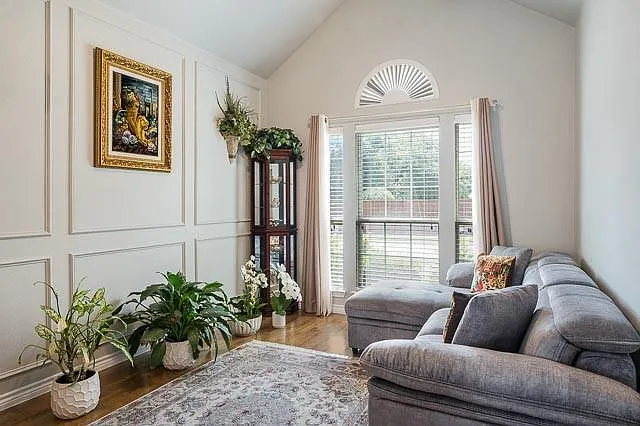 1301 Indian Lake Trl — Photo 3