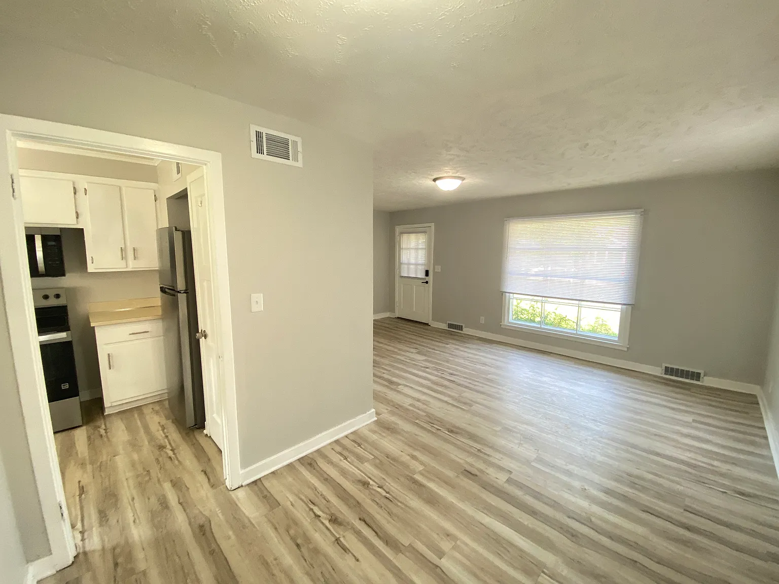 2 bed, 850 sqft, $1,599 — Photo 4