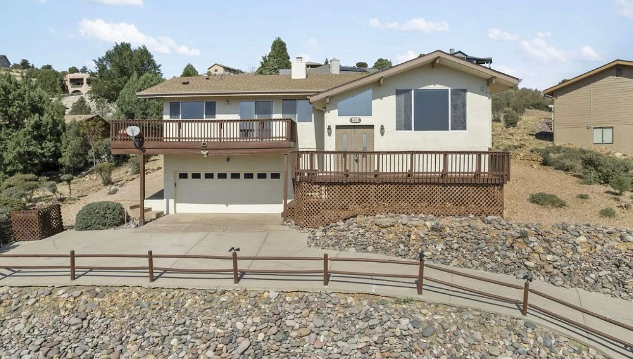 4850 Comanche Trl — Photo 1
