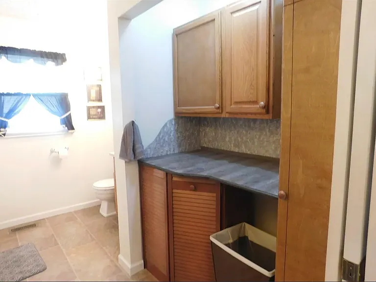 642 Jackson Ave — Photo 11