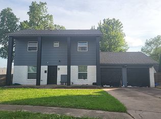 904 NE 4th St, Moore, OK 73160
