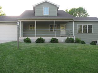 3 Parkwood Cir, Dahinda, IL 61428