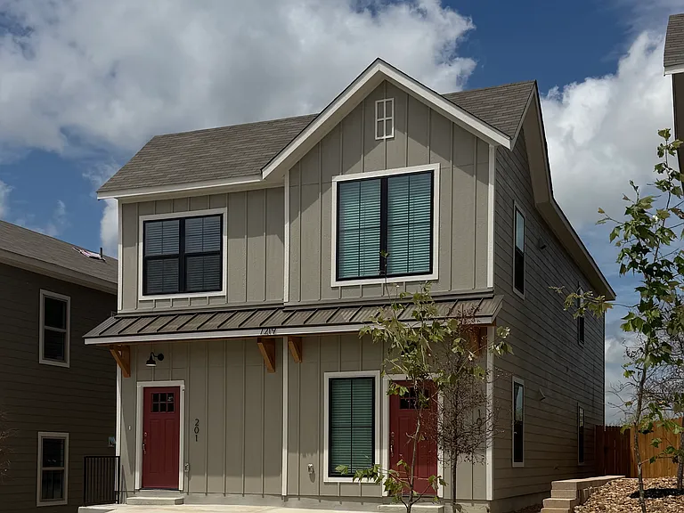 7219 Magnolia Vlg #201 — Photo 1