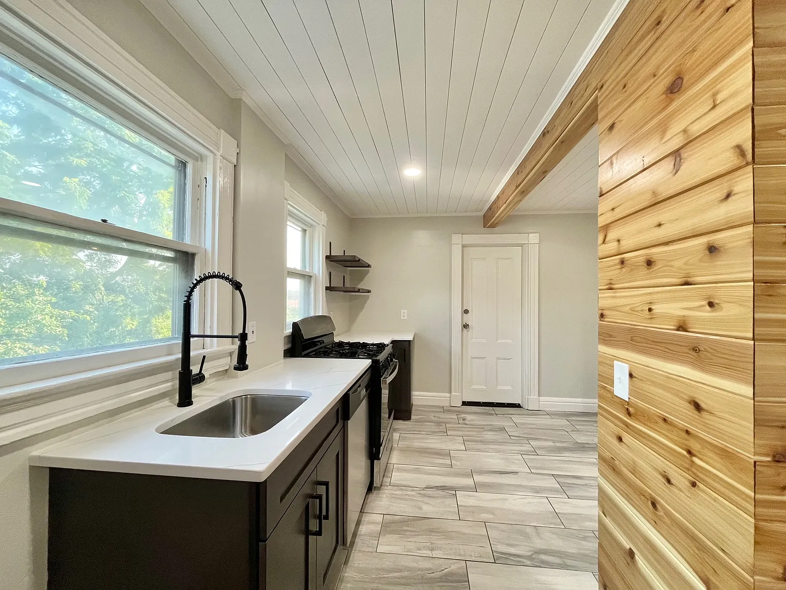 237 Pearl St — Photo 4