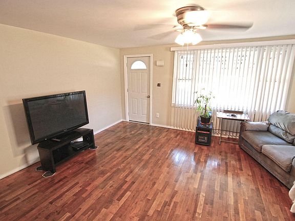 5th image of 26905 Barber St