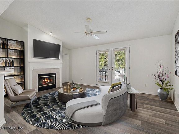 5th image of 13715 RICHMOND PARK Drive N #408